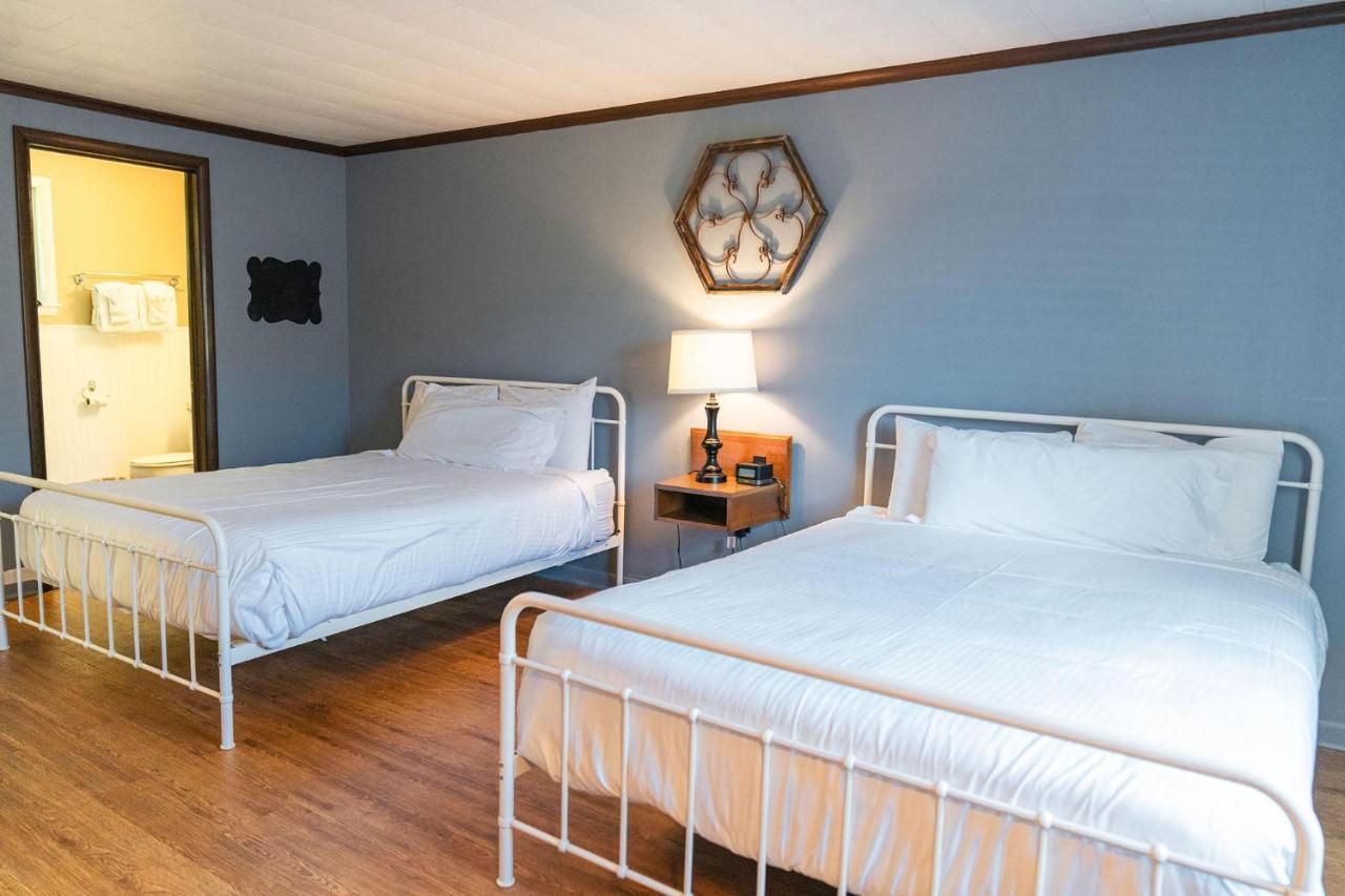 Whispering Winds Motel Auburn Bagian luar foto