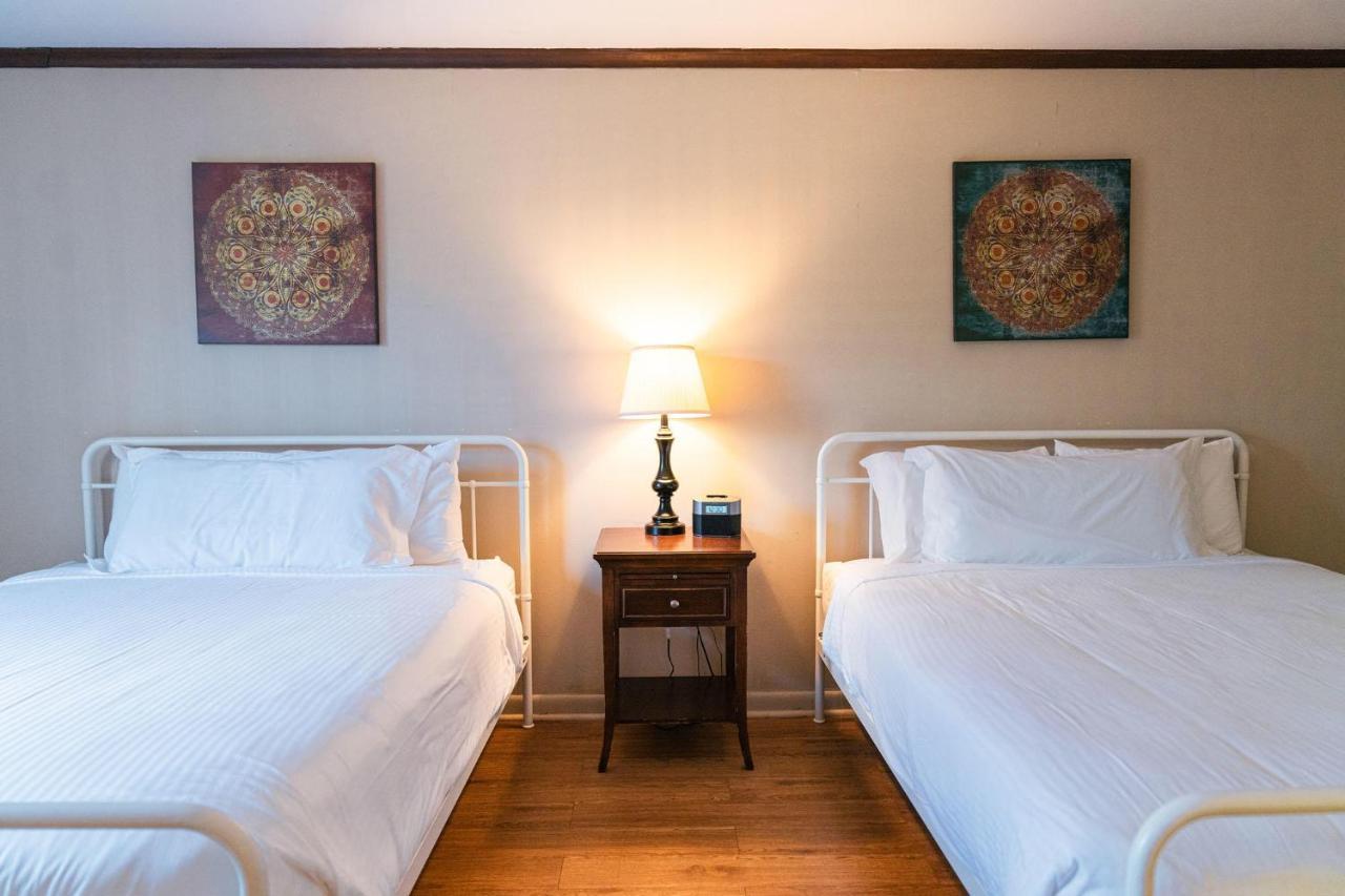 Whispering Winds Motel Auburn Bagian luar foto