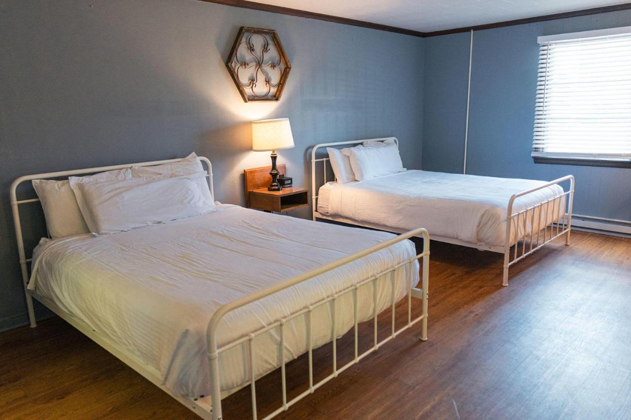Whispering Winds Motel Auburn Bagian luar foto