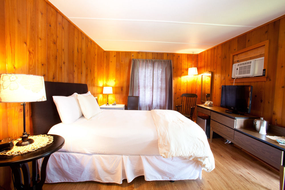 Whispering Winds Motel Auburn Bagian luar foto