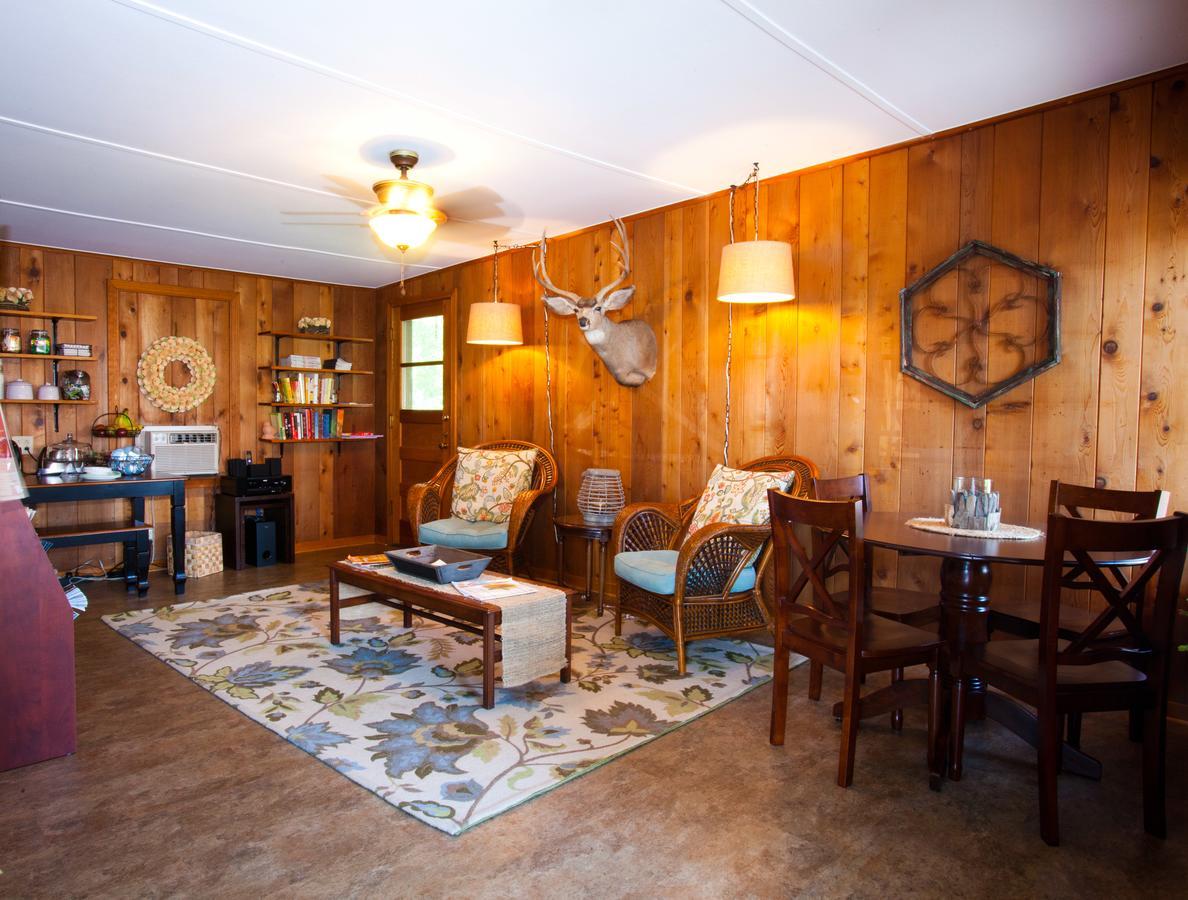 Whispering Winds Motel Auburn Bagian luar foto